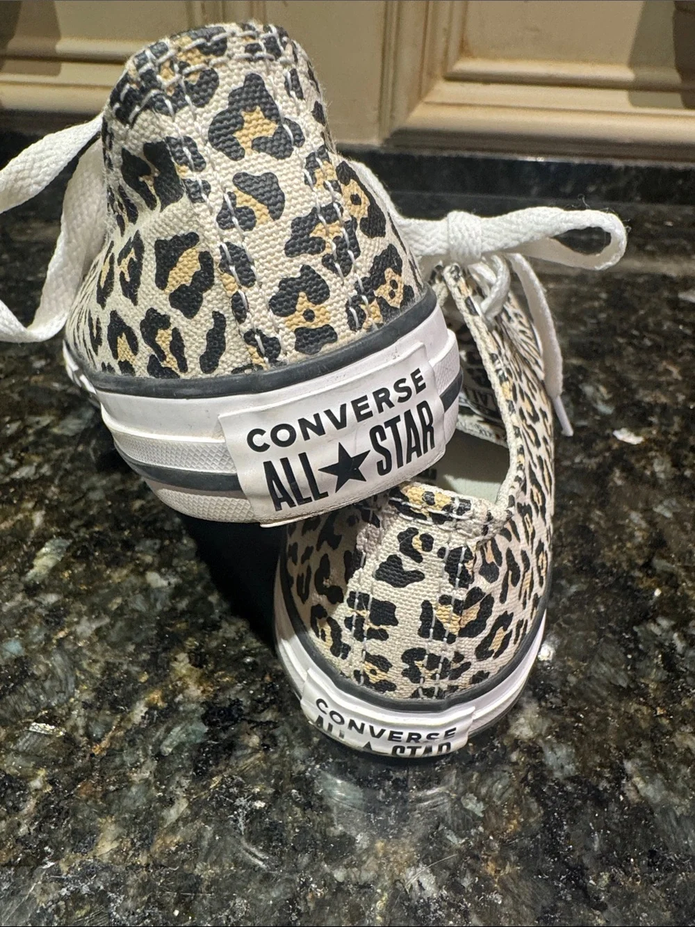Converse Chuck Taylor All Star Youth Leopard Print Low Top Sneakers Girls size 2